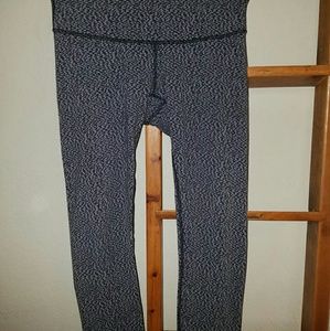 Lululemon Grey brick Capri Leggings